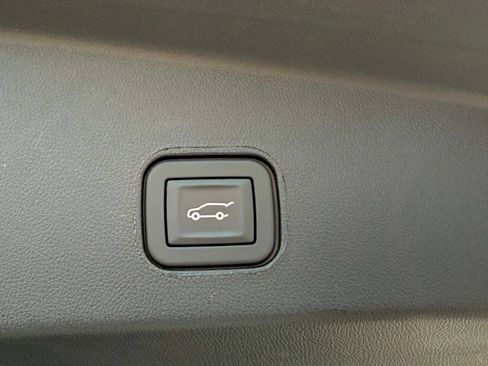 Used 2026 Cadillac Lyriq Luxury w/ LPO, Floor Liner Package AWD/4WD image 18