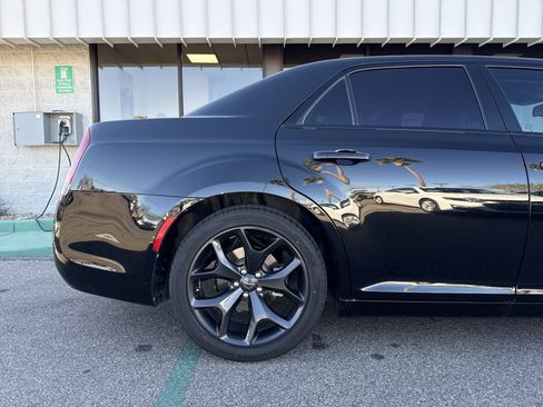 Used 2021 Chrysler 300 Touring w/ Sport Appearance Package image 29