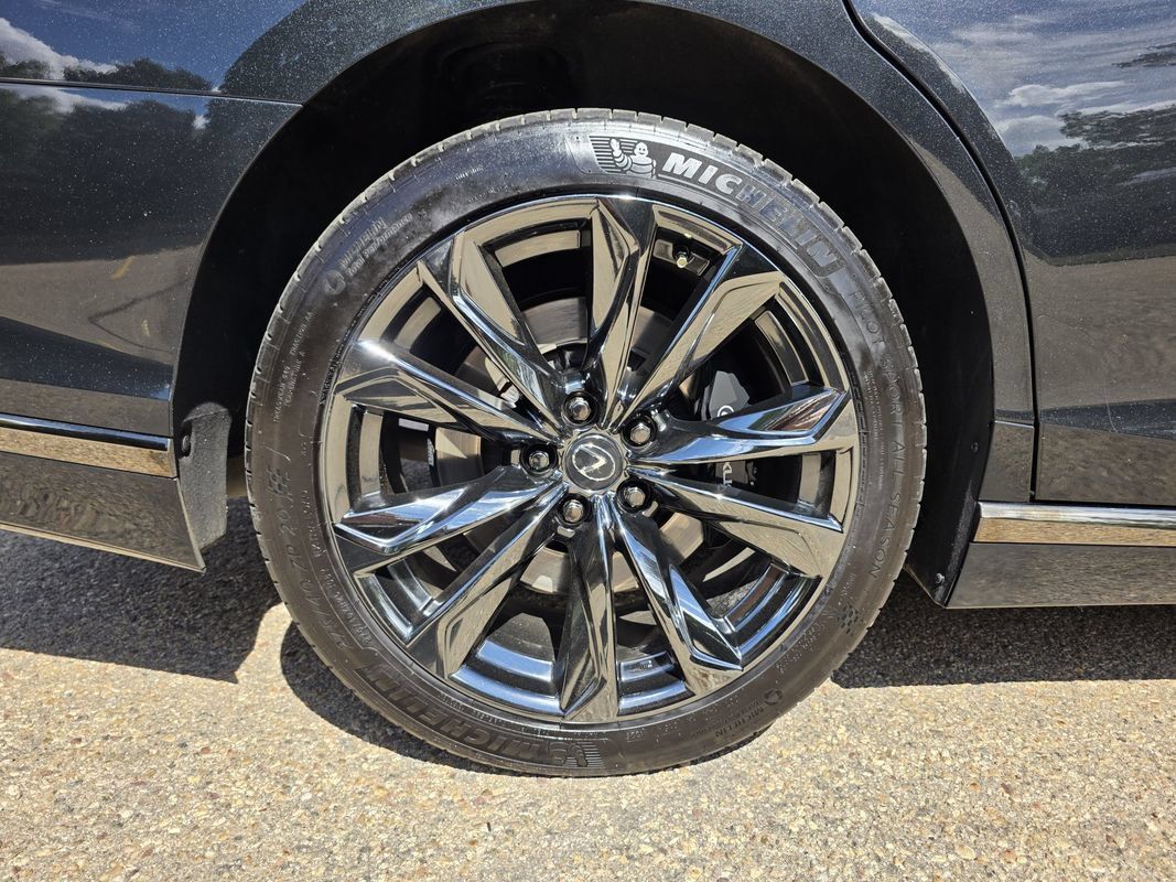 Used 2023 Lexus LS 500 F Sport w/ Accessory Package (Z1) AWD/4WD image 46