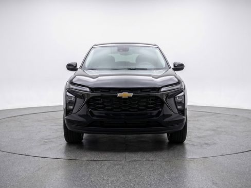 Used 2025 Chevrolet Blazer LT FWD image 2