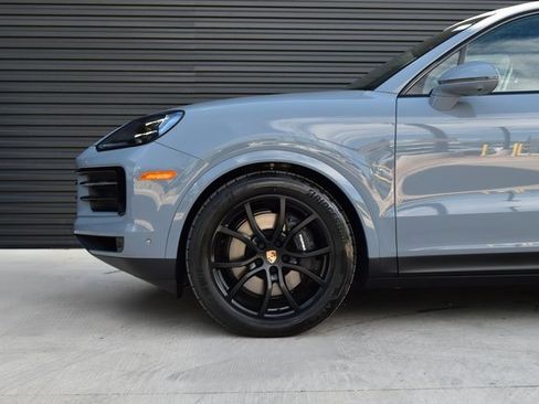Certified 2025 Porsche Cayenne image 41