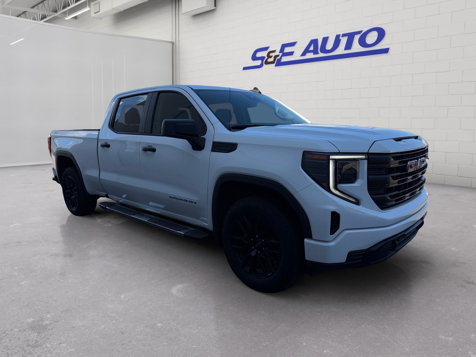 Used 2024 GMC Sierra 1500 Pro w/ Graphite Edition AWD/4WD image 6