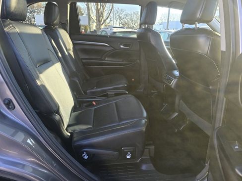 Certified 2016 Toyota Highlander Limited Platinum image 12