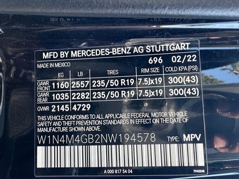 Used 2022 Mercedes-Benz GLB 250 w/ Premium Package Lite image 19