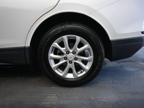 Used 2018 Chevrolet Equinox LT FWD image 12