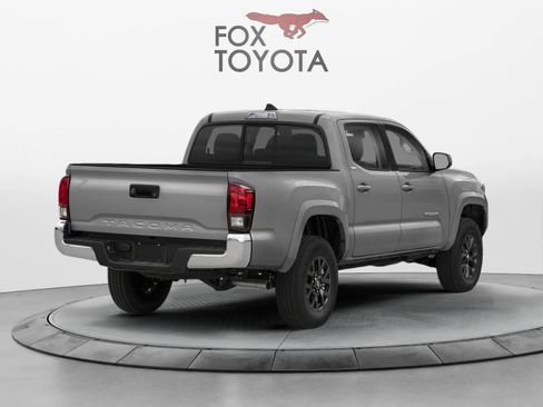 Used 2022 Toyota Tacoma SR5 AWD/4WD image 2