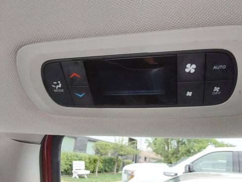 Used 2024 Chrysler Pacifica Touring-L FWD image 15