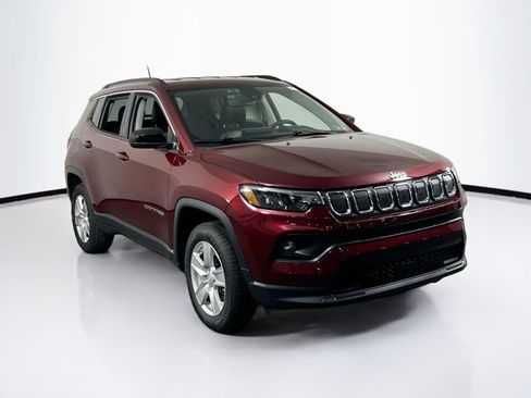 Used 2022 Jeep Compass Latitude w/ Convenience Group AWD/4WD image 3
