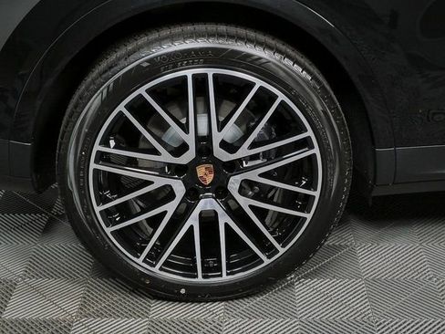New 2026 Porsche Cayenne AWD image 39