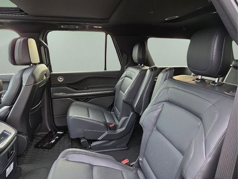 New 2025 Lincoln Navigator Reserve w/ Jet Appearance Package image 9
