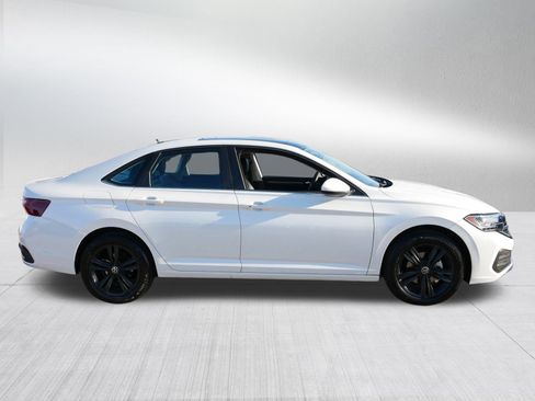 Certified 2023 Volkswagen Jetta SE image 8