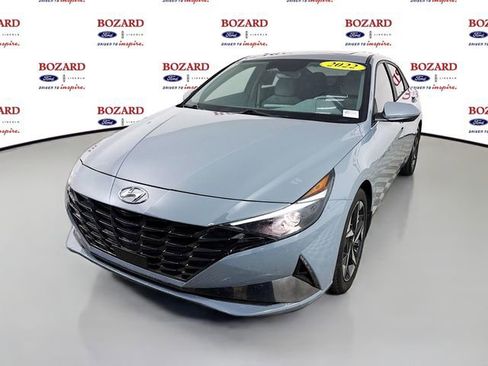 Used 2022 Hyundai Elantra SEL w/ Convenience + Premium Package image 4