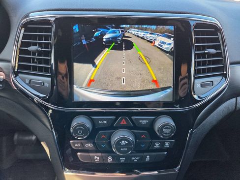 Used 2020 Jeep Grand Cherokee Altitude AWD/4WD image 10