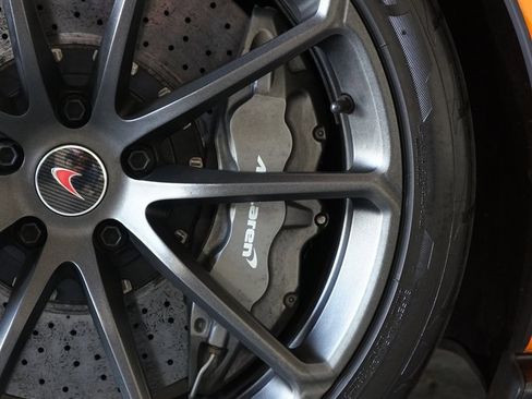 Used 2018 McLaren 570S Spider image 29