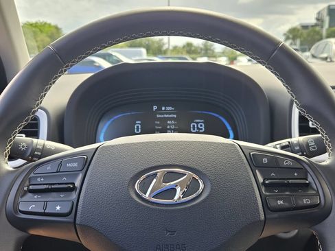 Certified 2025 Hyundai Venue Limited FWD image 20