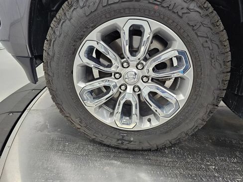 Used 2023 RAM 1500 Laramie AWD/4WD image 10