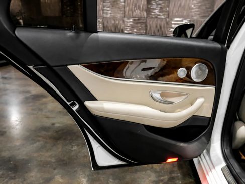 Used 2019 Mercedes-Benz E 300 4MATIC image 37