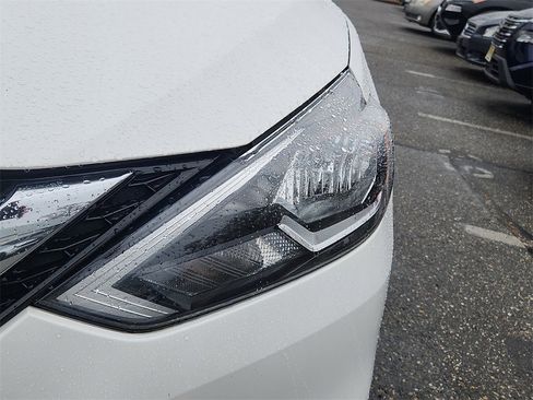 Used 2019 Nissan Sentra SV image 9