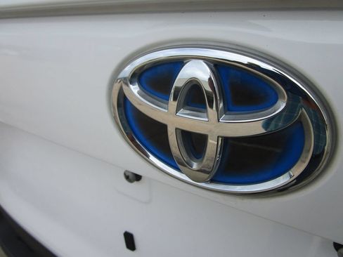 Used 2024 Toyota RAV4 LE AWD/4WD image 14