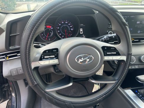Used 2021 Hyundai Elantra SE FWD image 18