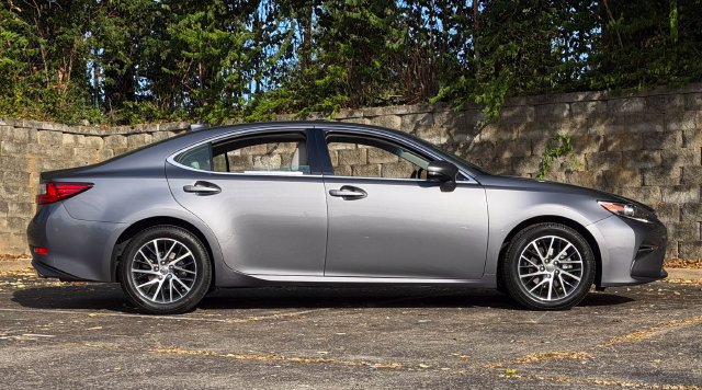 Used 2017 Lexus ES 350 w/ Luxury Package FWD image 4