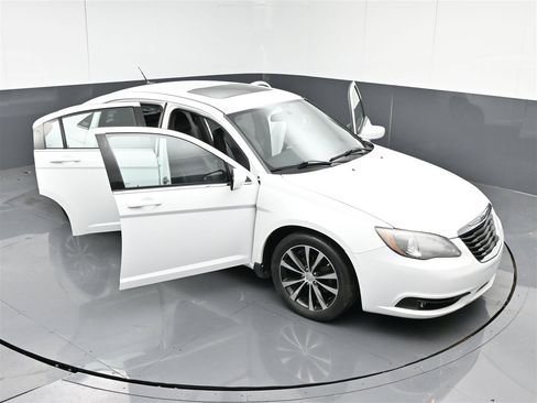 Used 2012 Chrysler 200 S image 36