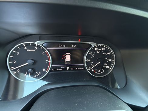 Used 2025 Nissan Rogue S AWD/4WD image 18