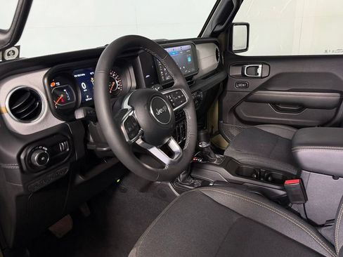 Used 2026 Jeep Wrangler Unlimited Sahara AWD/4WD image 16