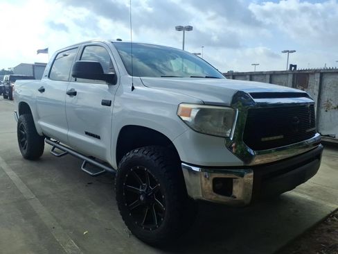 Used 2016 Toyota Tundra SR5 w/ SR5 Upgrade Package AWD/4WD image 1