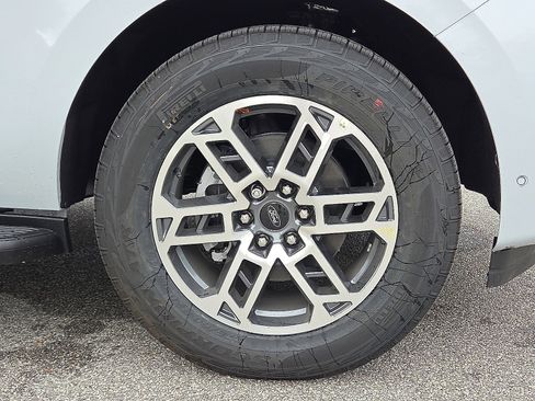 New 2025 Ford Expedition Active image 7