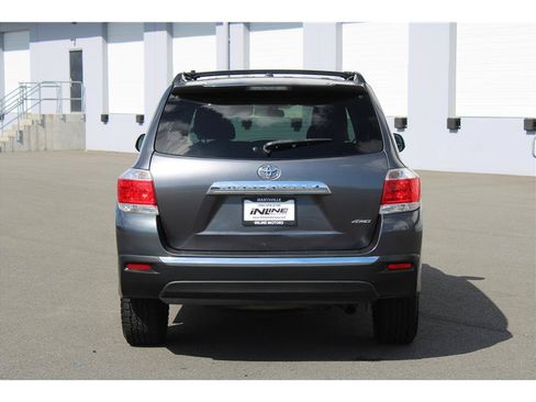 Used 2012 Toyota Highlander 4WD w/ Tech Pkg image 3