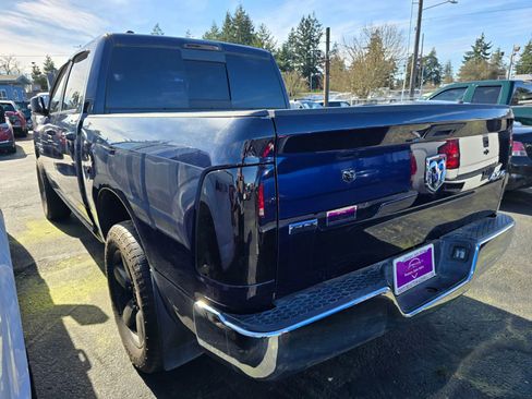 Used 2018 RAM 1500 Classic SLT AWD/4WD image 2