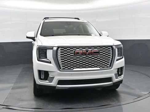 Used 2021 GMC Yukon Denali w/ Denali Premium Package image 9