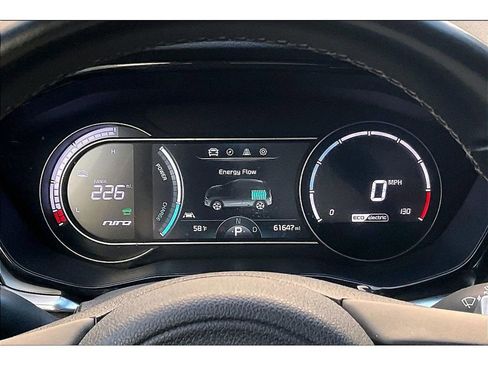 Used 2022 Kia Niro EX image 20