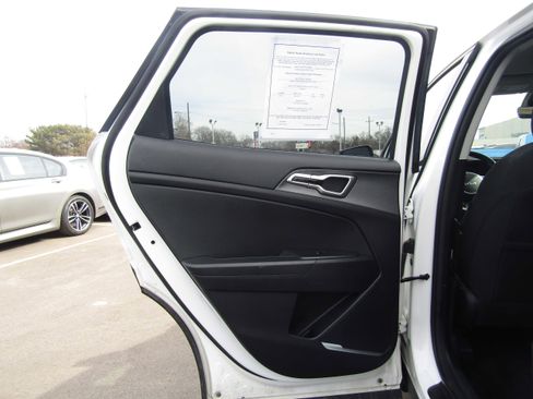 Used 2024 Kia Sportage LX image 15