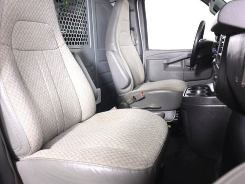 Used 2017 GMC Savana 2500 RWD image 32