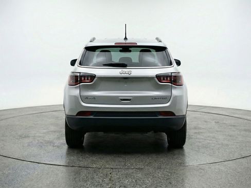 Used 2025 Jeep Compass Latitude image 7