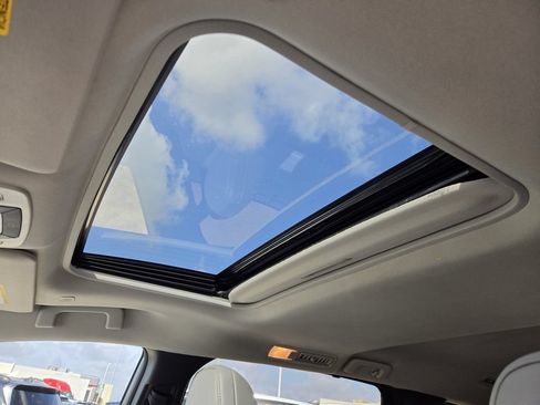 Used 2026 Toyota Sienna XLE FWD image 29