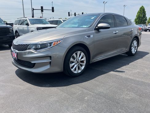 Used 2016 Kia Optima EX w/ Premium Package FWD image 2
