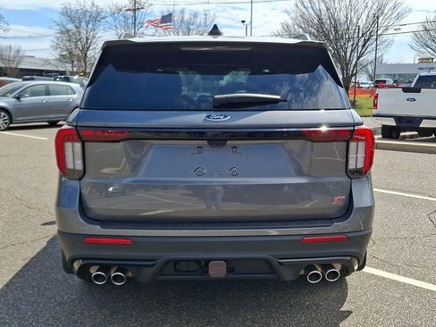 Used 2025 Ford Explorer ST image 8