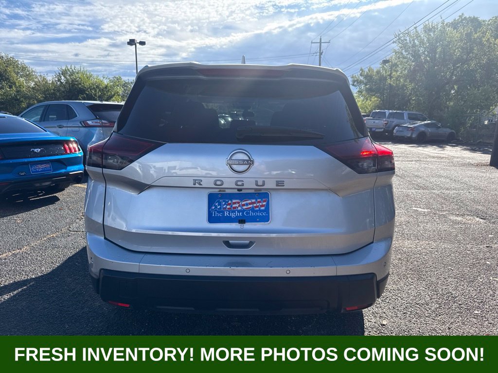 Used 2025 Nissan Rogue SV FWD image 5
