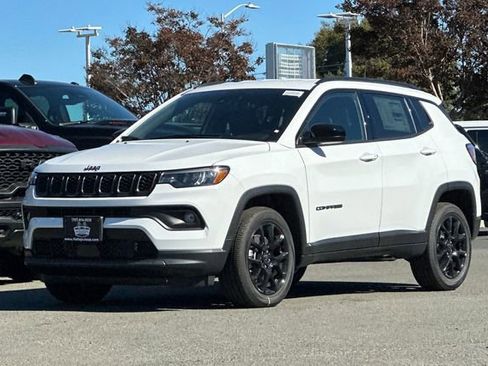 New 2026 Jeep Compass Latitude image 8