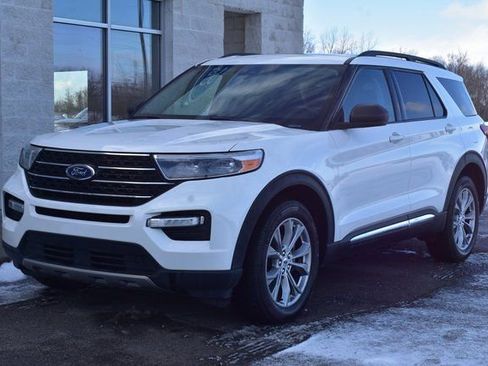 Used 2023 Ford Explorer XLT w/ Equipment Group 202A image 9