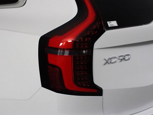 New 2025 Volvo XC90 B6 Plus image 15