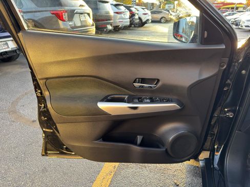 Used 2020 Nissan Kicks SV image 19