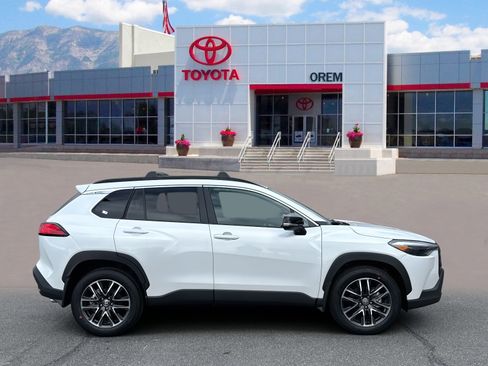 Used 2026 Toyota Corolla Cross XLE w/ Convenience Package image 3