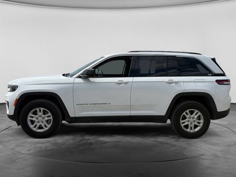 Used 2024 Jeep Grand Cherokee Laredo RWD image 6