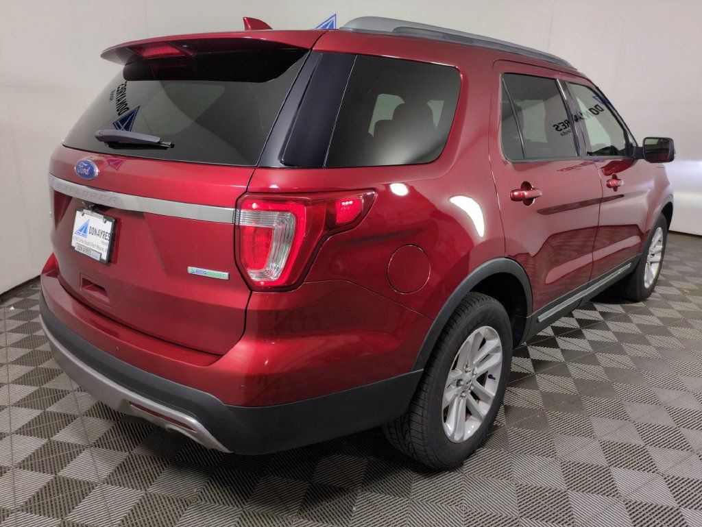 Used 2017 Ford Explorer XLT w/ Equipment Group 201A FWD image 7