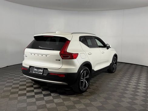 Used 2025 Volvo XC40 B5 Core image 8