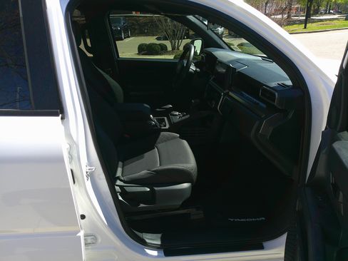 Used 2025 Toyota Tacoma SR5 image 35